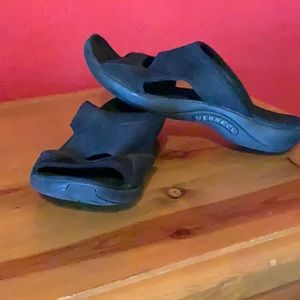Merrell Midnight sandals